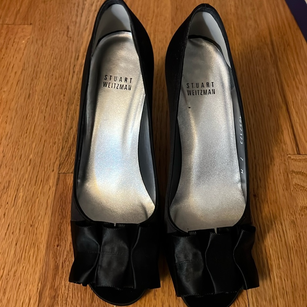 Gorgeous worn once Stewart Weitzmann satin dress shoes - wedding season!
